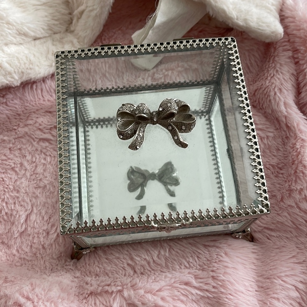 Jewelry box